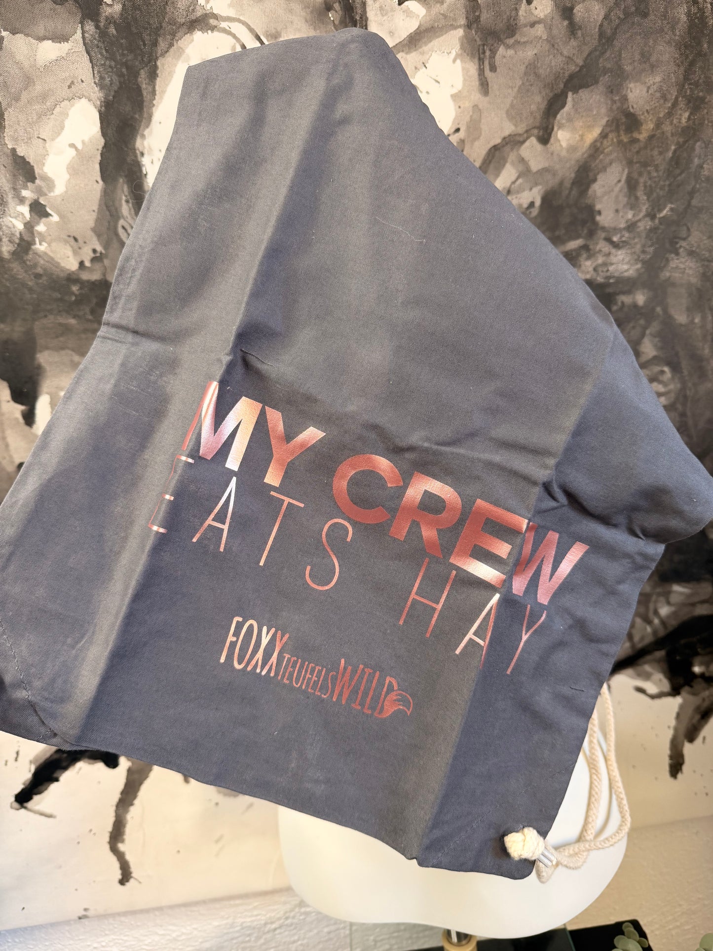 Beutel My Crew eats Hay